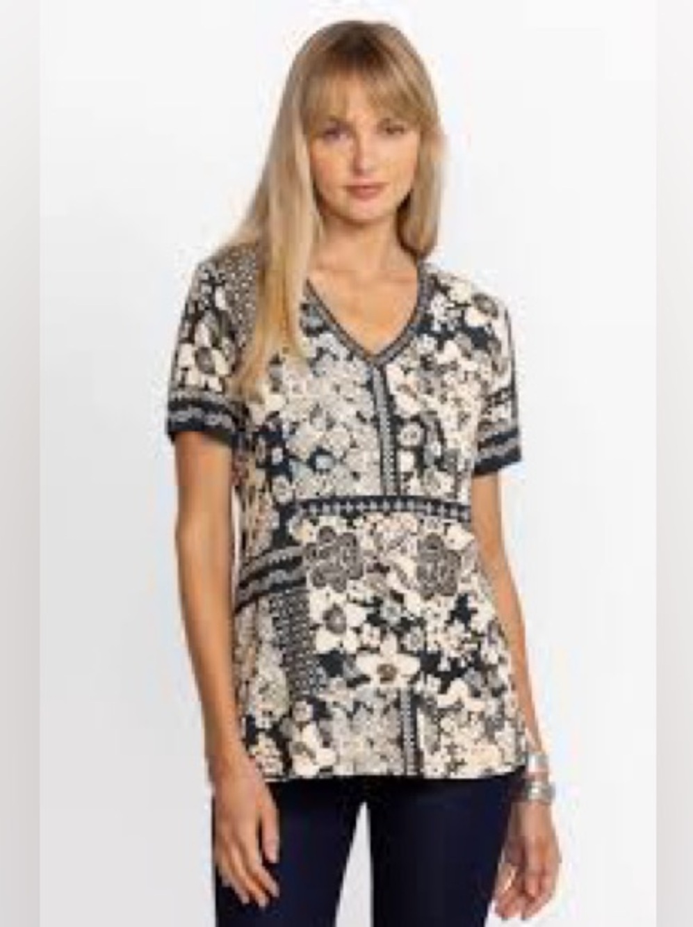 Johnny Was THE JANIE FAVORITE SHORT SLEEVE V‑NECK SWING TEE. Size Small